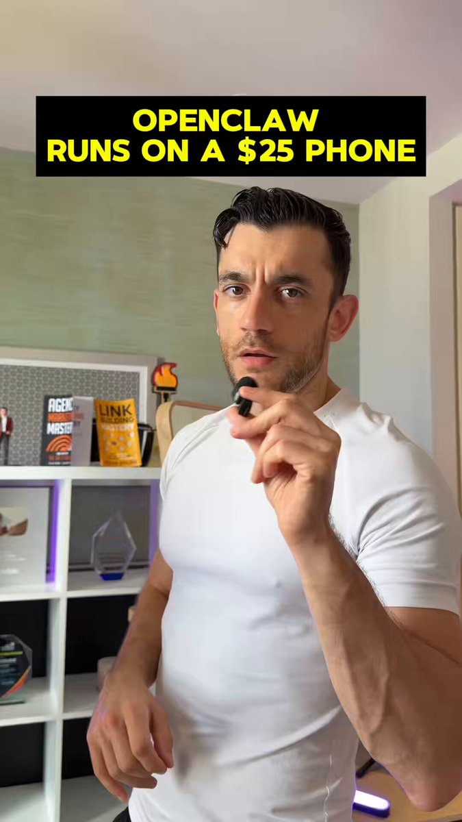 OpenClaw AI 智能体界面在廉价安卓手机屏幕上流畅运行的特写