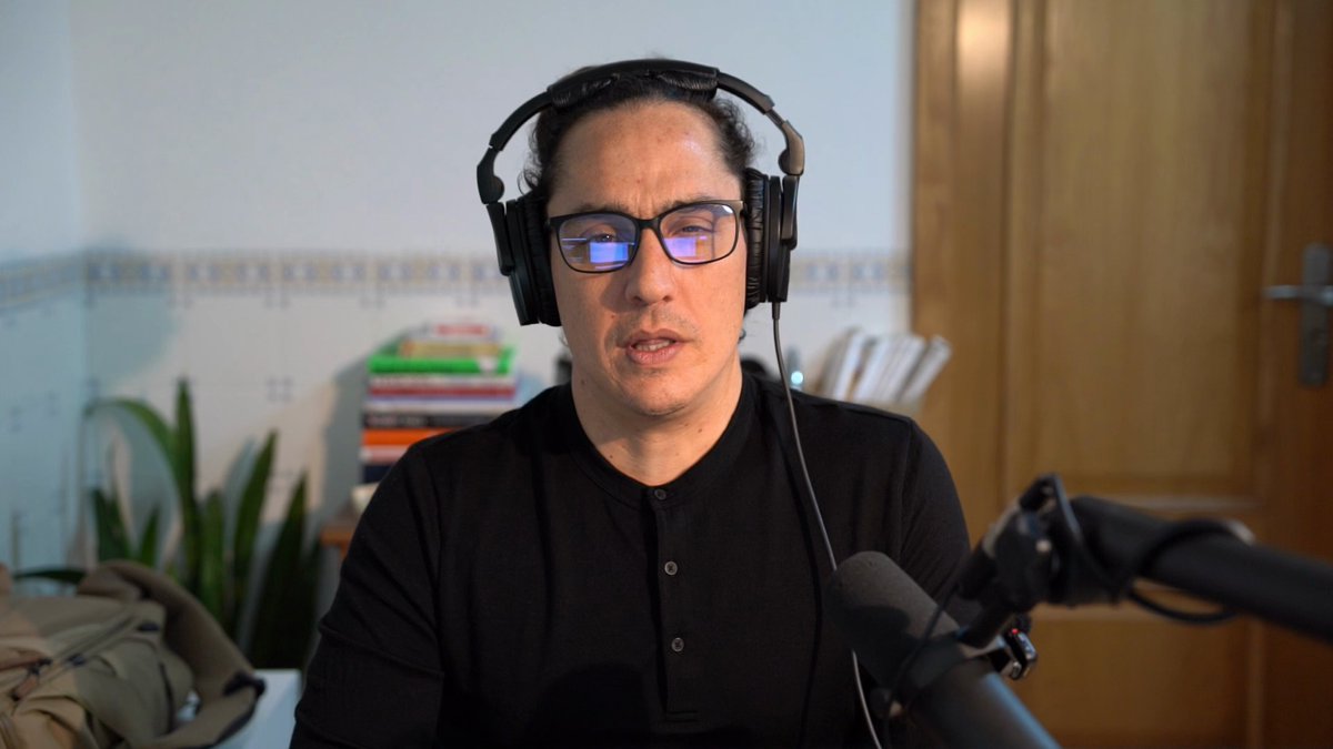 Diagram comparing blocked Claude Pro access versus working OpenClaw workaround architecture