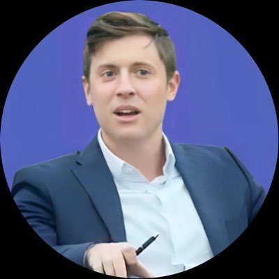 架构图展示 Claude Opus 在 Mac Studio 和 DGX Spark 上调度本地 Gemma 和 Qwen 模型执行任务的流程